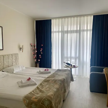 Grand Nirvana 호텔 4*