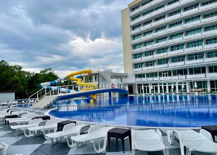 Grand Nirvana 4* Sluneční pobřeží