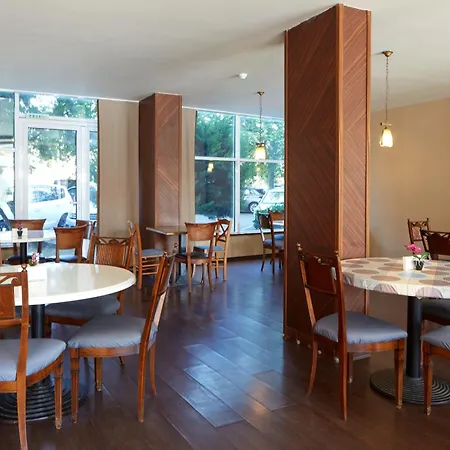 فندق Grand Nirvana