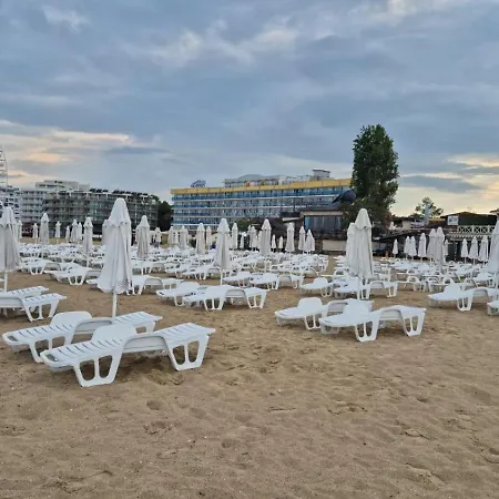 Grand Nirvana ساني بيتش