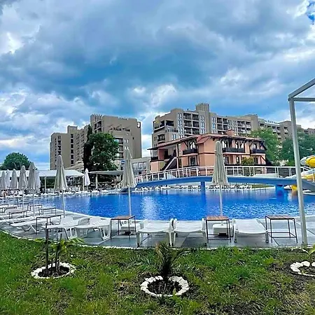 Grand Nirvana ساني بيتش