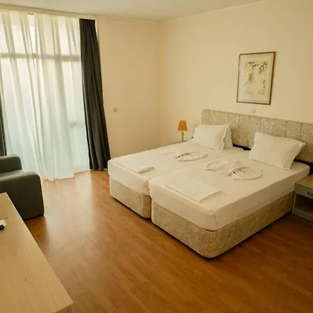 Grand Nirvana 4* Sluneční pobřeží